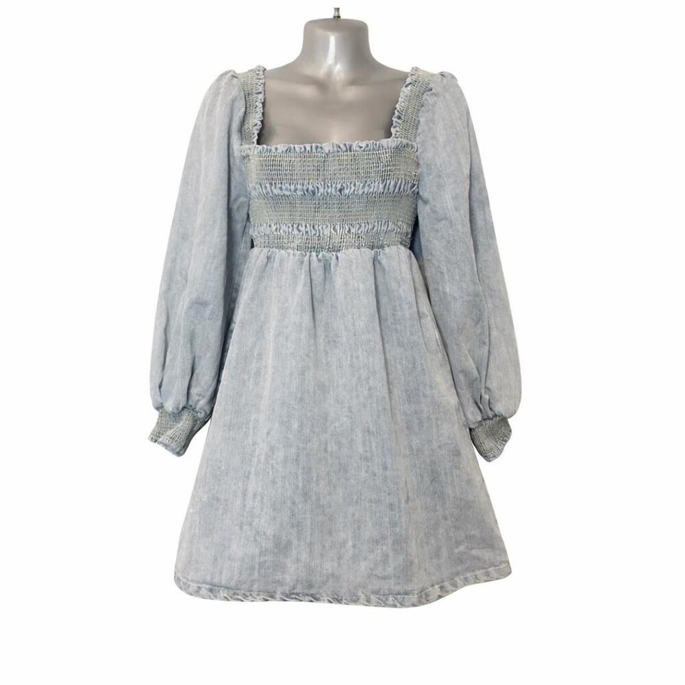 ✨ Lulus Light Wash‎ Denim Smocked Babydoll Dress ✨